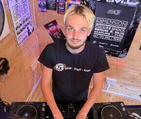 dj at uk surrey studio